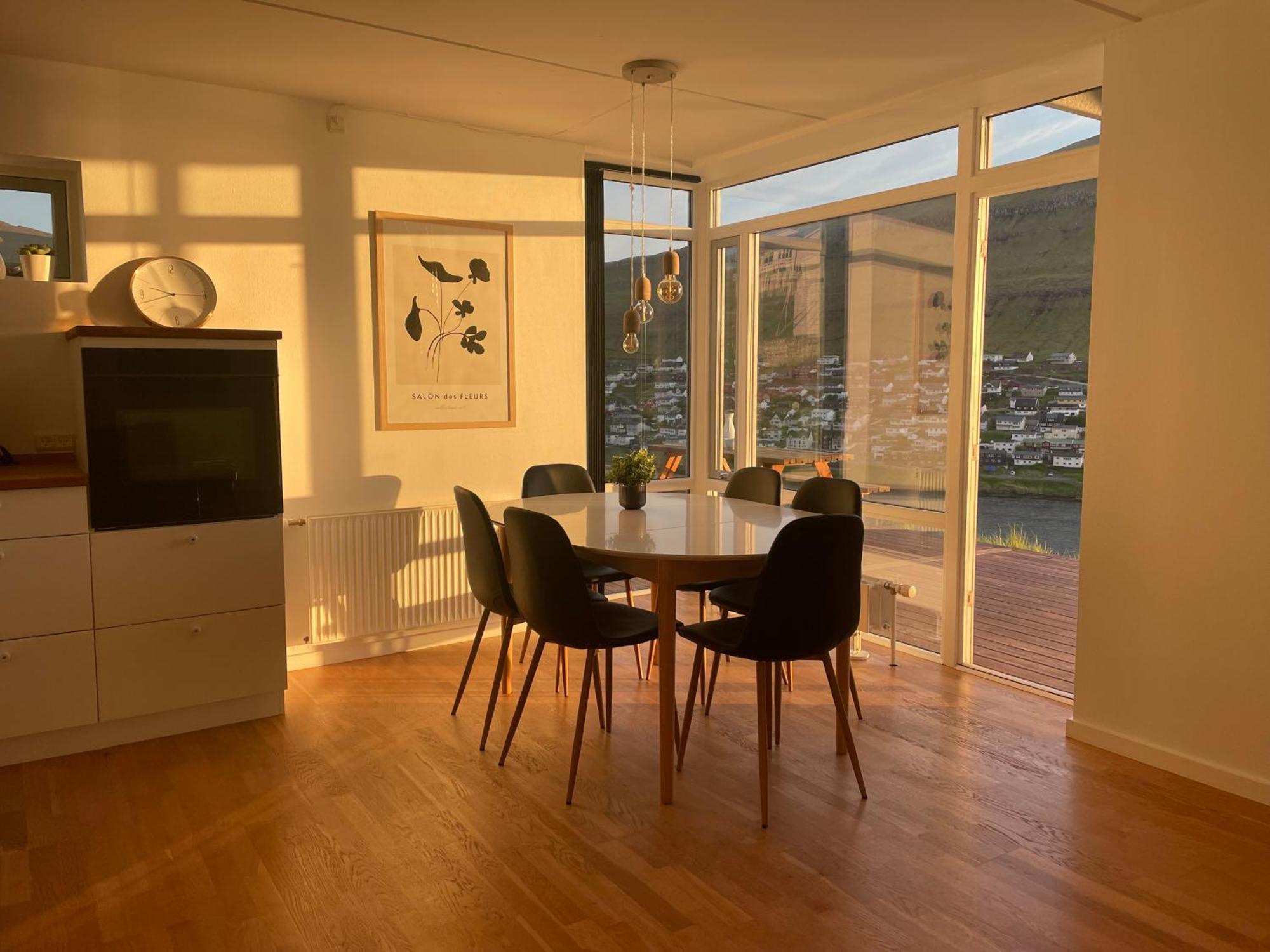 Unique Sea & Landscape View And Spacious Apartment Klaksvík Extérieur photo