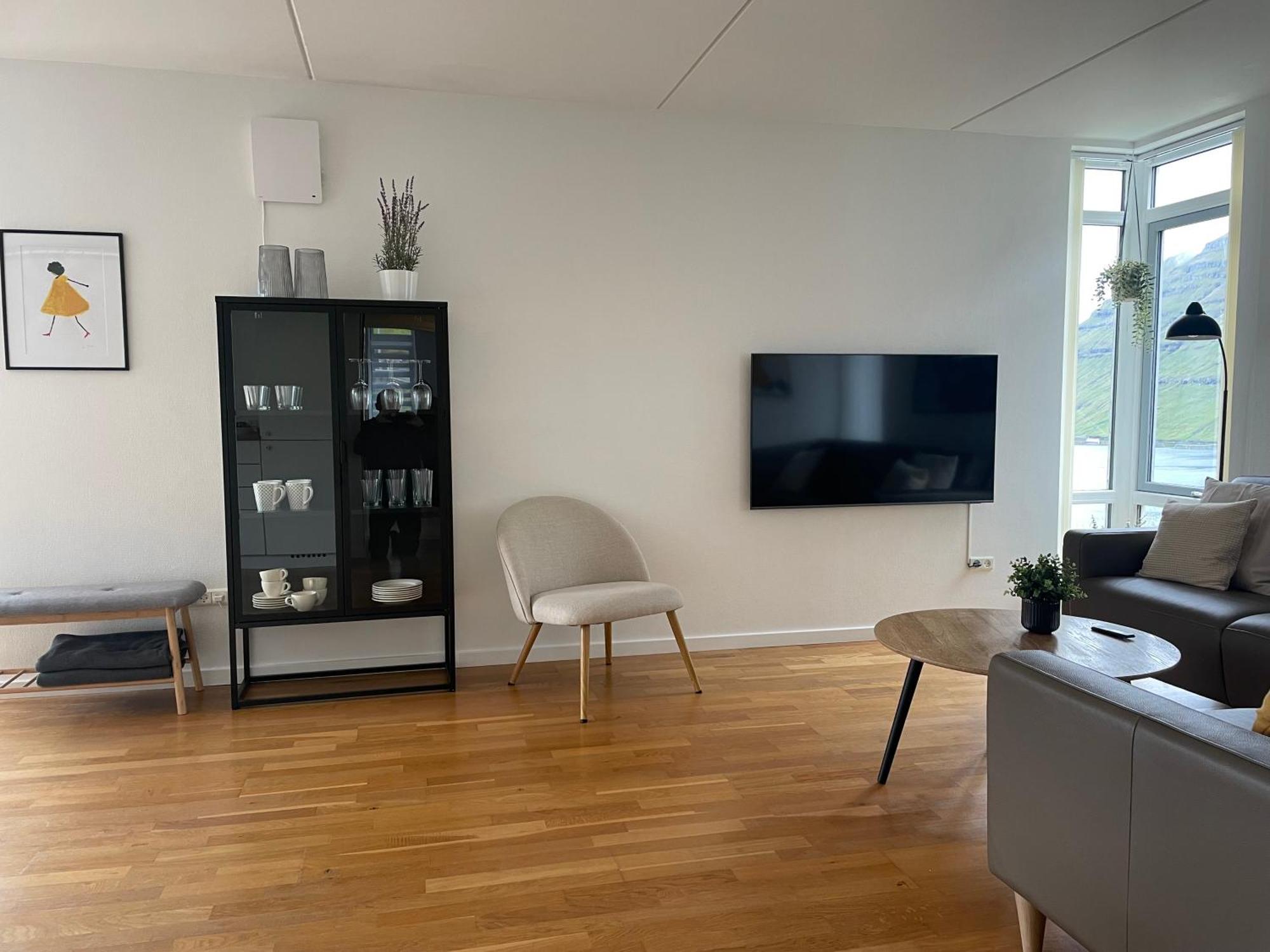 Unique Sea & Landscape View And Spacious Apartment Klaksvík Extérieur photo
