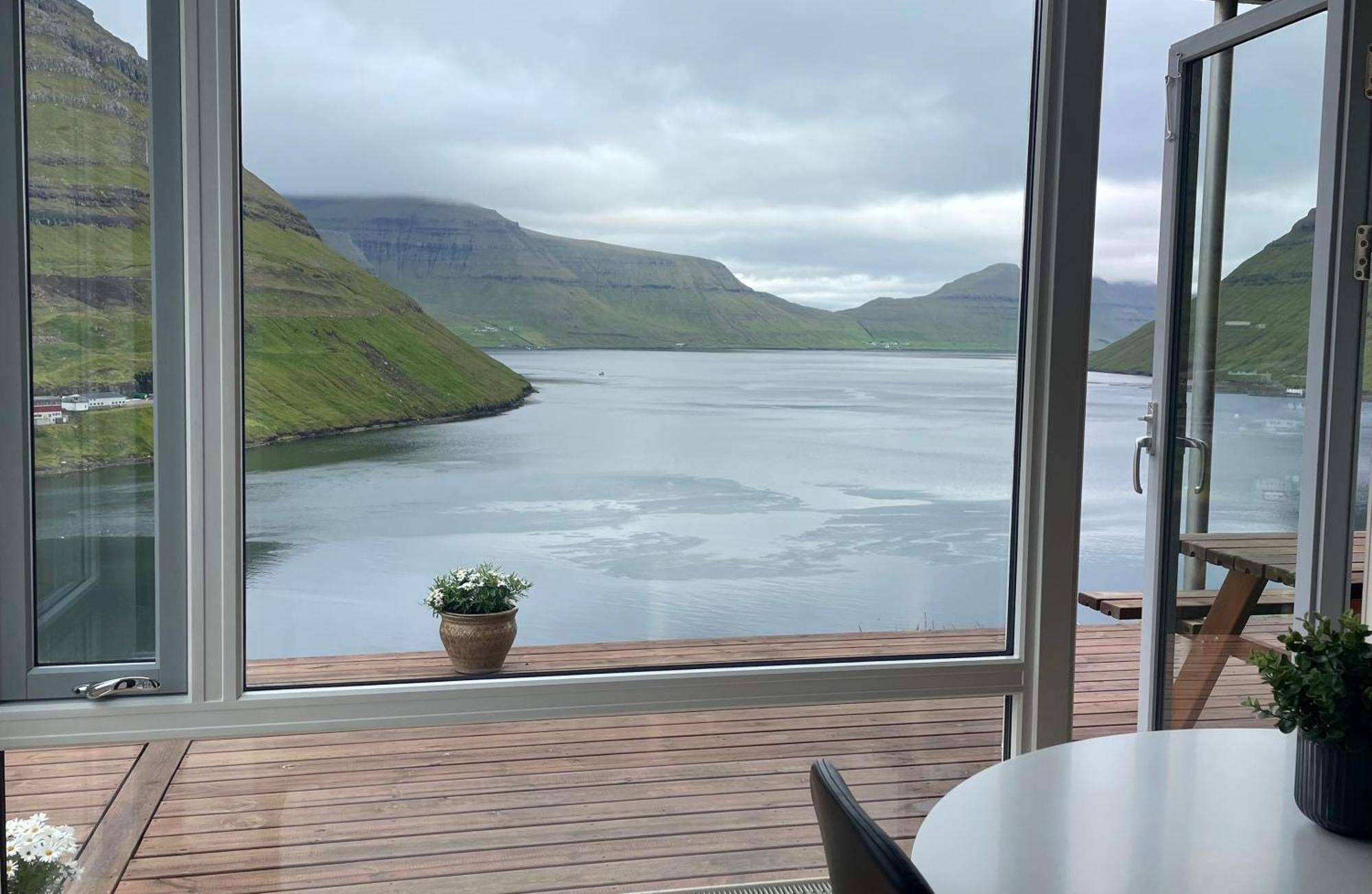 Unique Sea & Landscape View And Spacious Apartment Klaksvík Extérieur photo